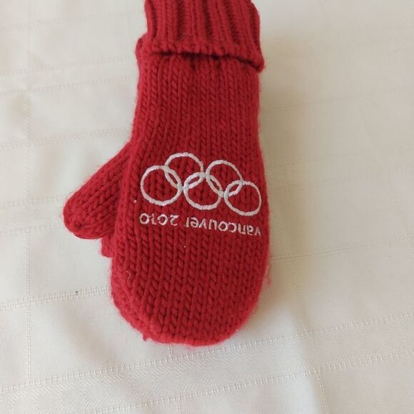 KIDS 2010 Olympic Gloves NWT - Picture 1 of 4